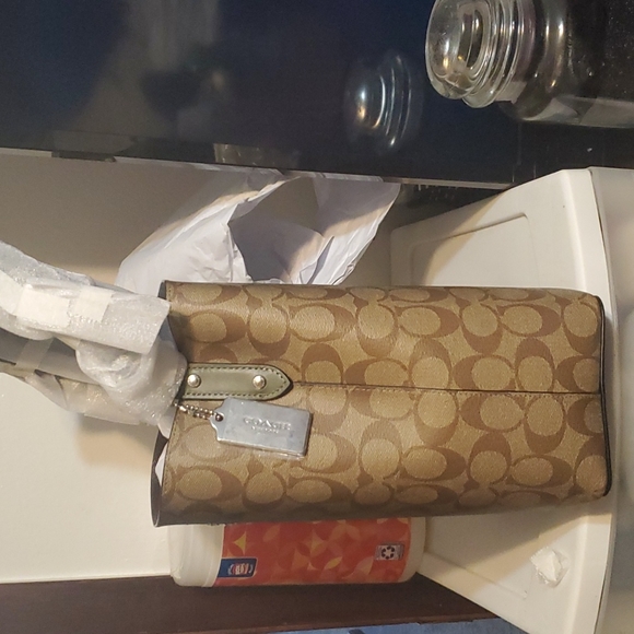 Coach Handbag - Picture 2 of 2